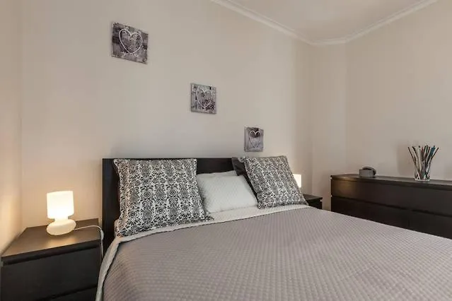 Carvalhosa Apartment *